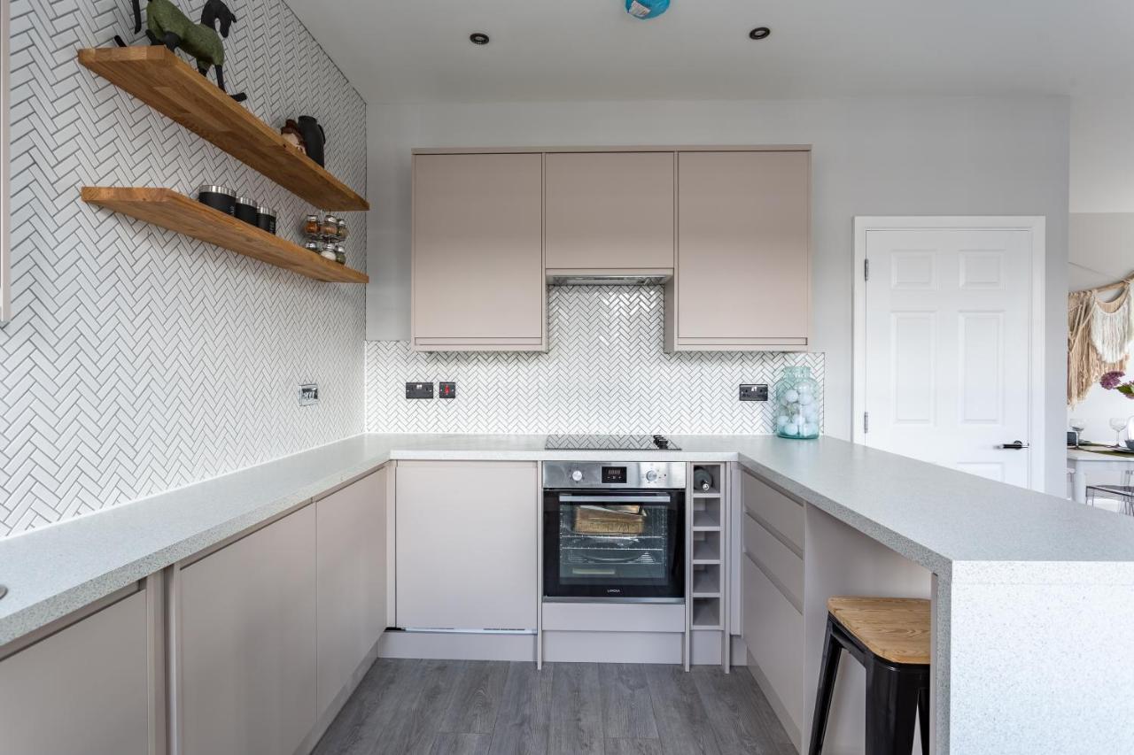 2 Bedroom Apartments With Sofa Bed In Southend Eksteriør bilde